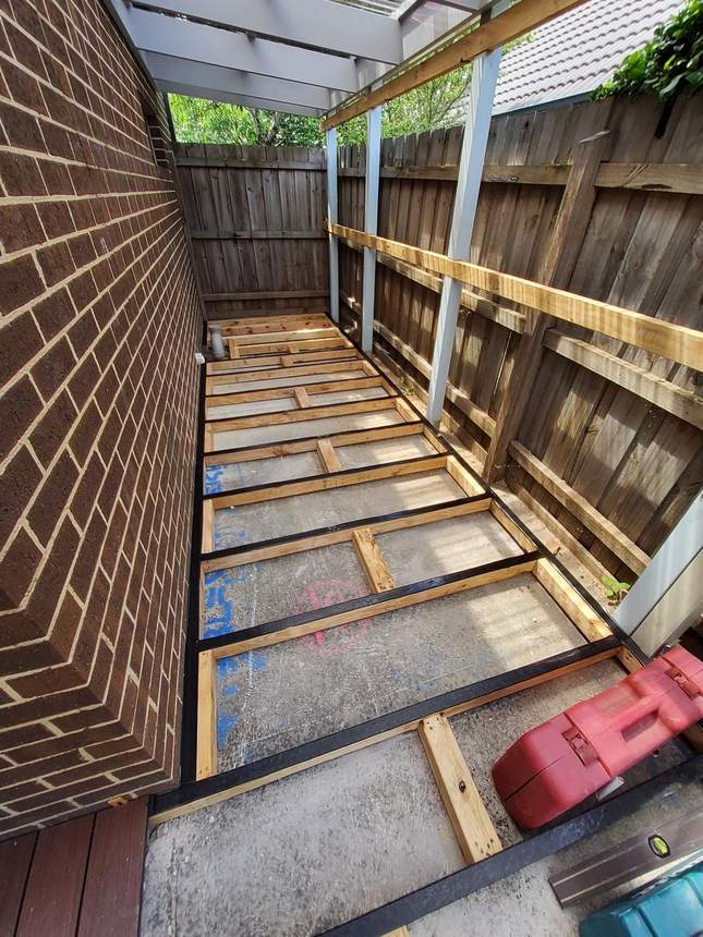 Kitchen zone subframe with joist protection tape, Heidelberg