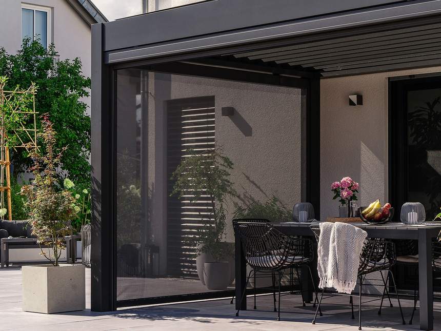 Pergolux motorised privacy screen Melbourne