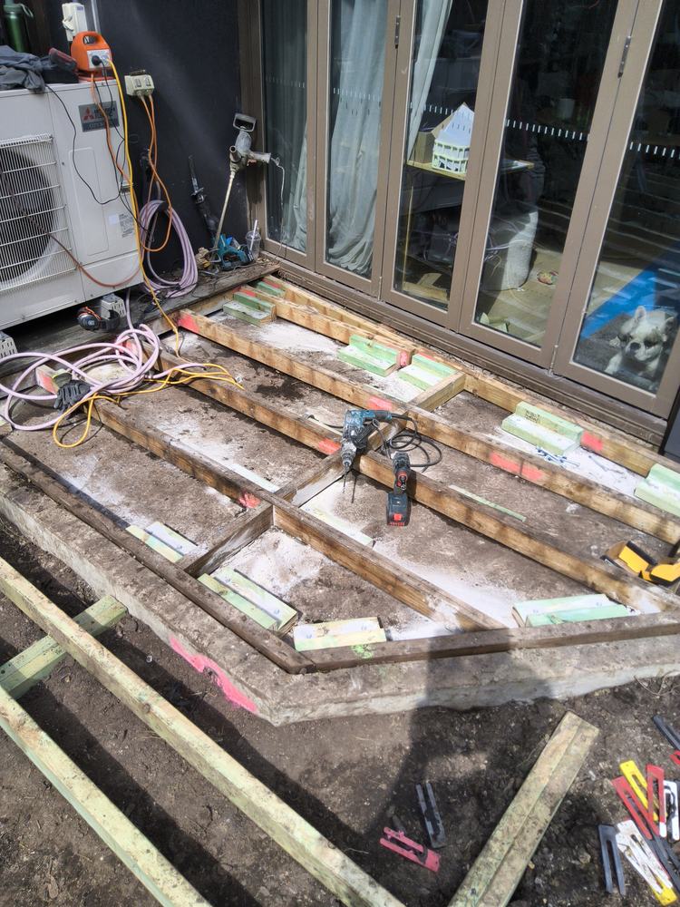 Noggins dynabolted to the concrete slab under the existing deck frame